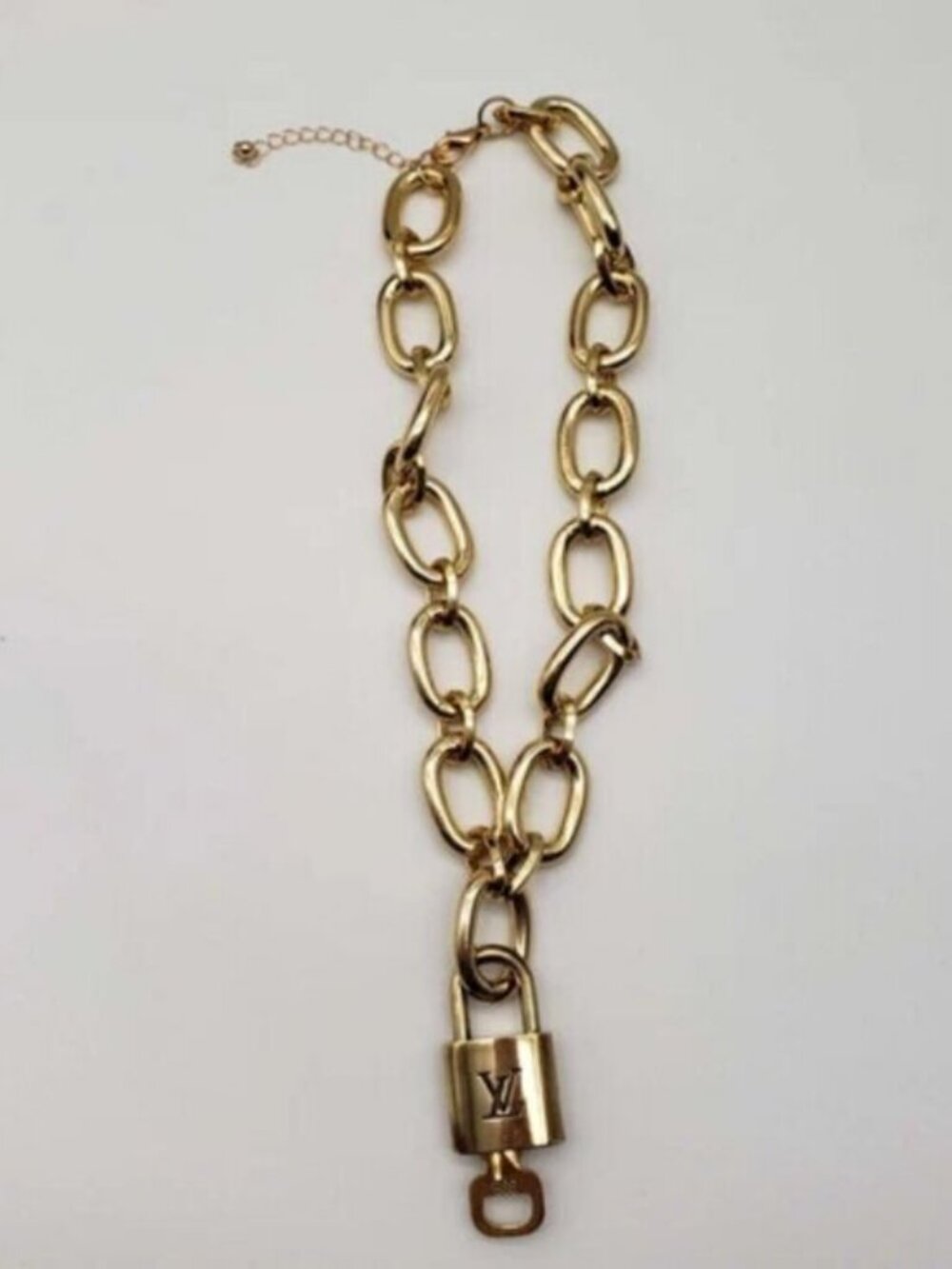 Gold-Plated Necklace with Authentic Louis Vuitton Padlock - Picture 8 of 13